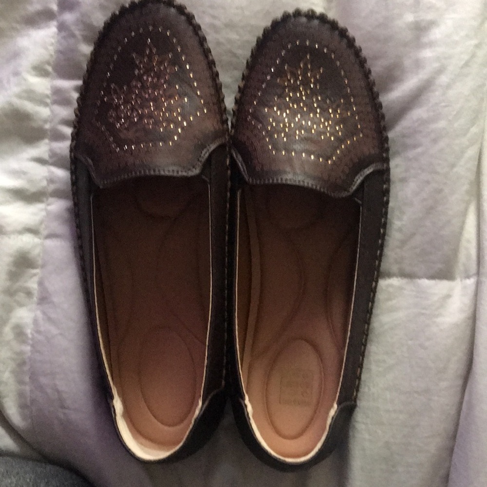 Shoes size 9 EU 41 coffee colored soft insoles and never been worn. NWOT nice